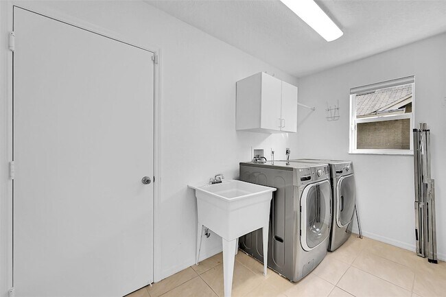 Building Photo - 4414 NW 52nd St