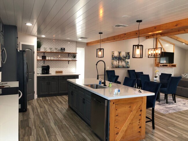 Building Photo - A GREAT REMODELED LIKE NEW HOME ON THE GOLF COURSE IN LEISURE WORLD 45+ Active Adult Resort Commu...