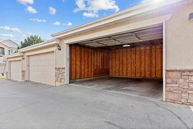 Building Photo - 2153 Springtime Dr