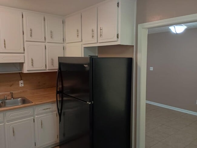 Building Photo - 405 Santa Fe Trail