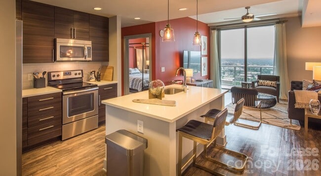 Building Photo - 525 S Church St