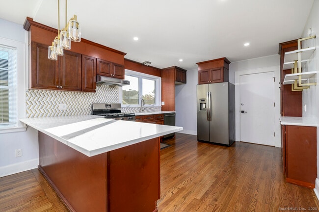 Building Photo - 58 Mayflower Ave