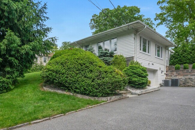 Building Photo - 136 Fox Meadow Rd