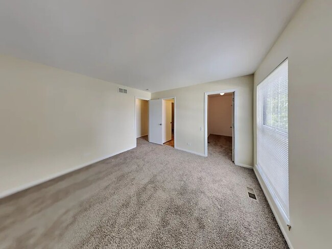 Building Photo - 852 Carnoustie Ct
