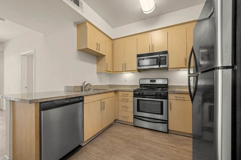 Building Photo - 5251 Vineland Ave