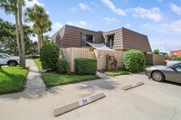 Building Photo - 912 9th Ct
