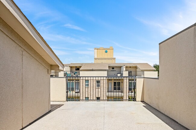 Rooftop Deck - 1304 Palm Canyon Dr