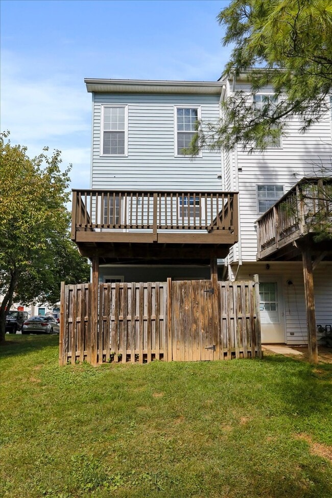 Building Photo - 1310 Hampshire Dr