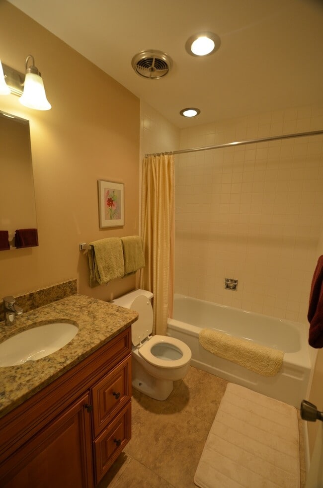 Building Photo - Long Winter Lease!  Fully Furnished, on bu...