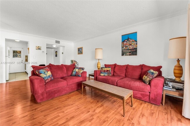 Building Photo - 525 Coral Wy