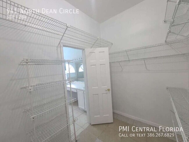 Building Photo - 941 N Dean Cir