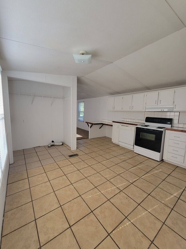 Building Photo - Ready to Move in