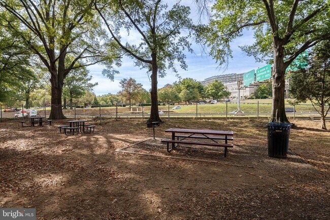 Building Photo - 1111 Arlington Blvd