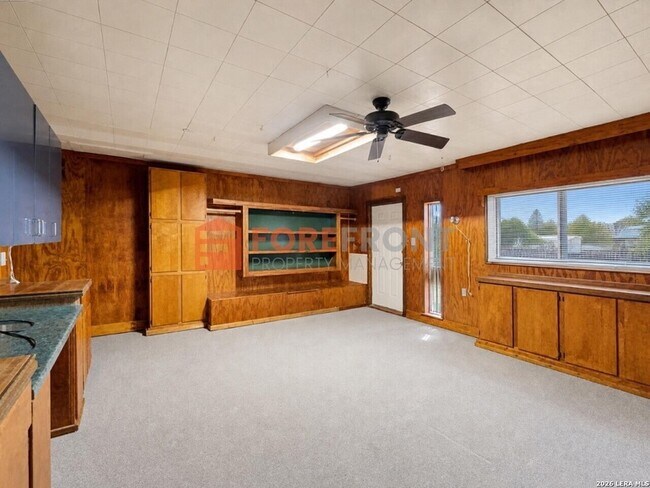 Building Photo - 7845 Village Oak Dr