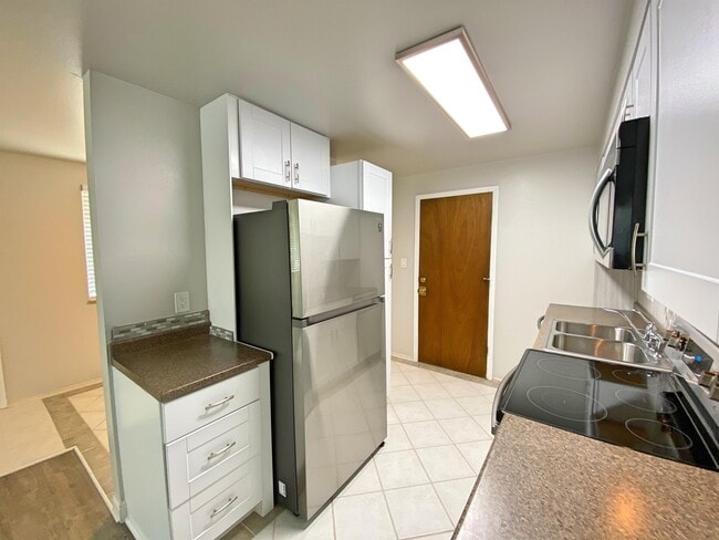 Building Photo - 4830 Field Ct