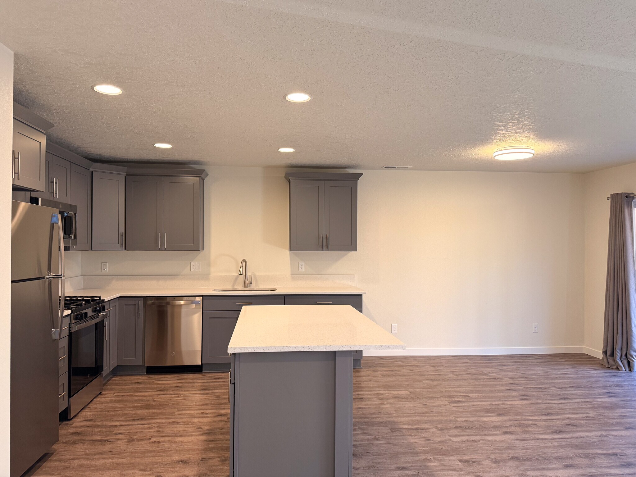 Building Photo - 507 NW Hillcrest Dr