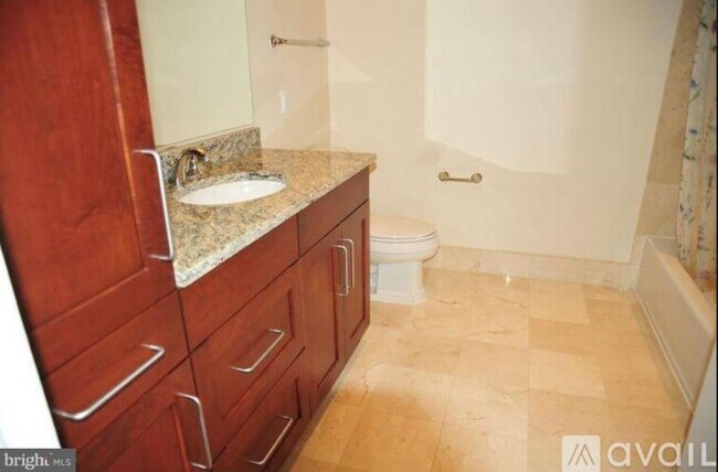 Building Photo - 8220 Crestwood Heights Dr