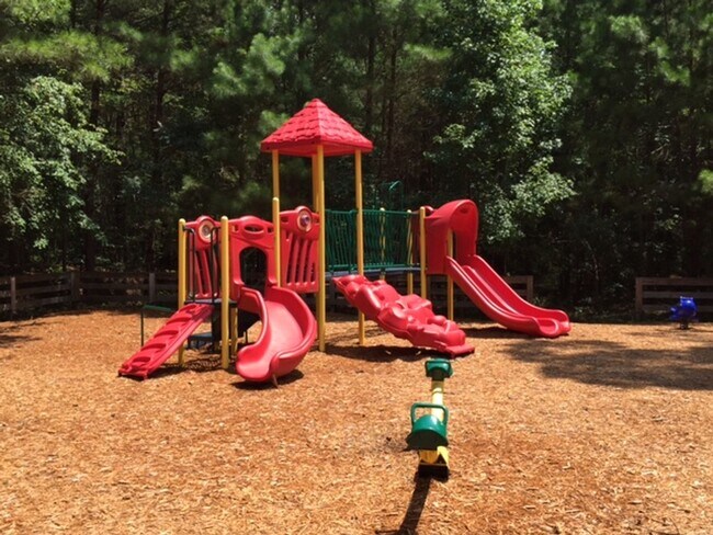 Building Photo - 641 Laurel Hill Cir
