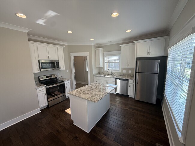 Building Photo - 1112 Phillips St SW