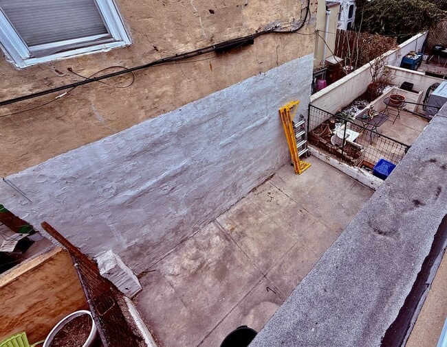 Building Photo - 2+ BED/1.5 BA Solid HOUSE in great East Passyunk/LOMO location w/ Central AC-HARDWOOD Flooring-WA...