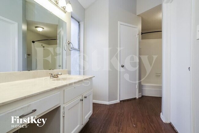 Building Photo - 6610 Cove Lake Dr