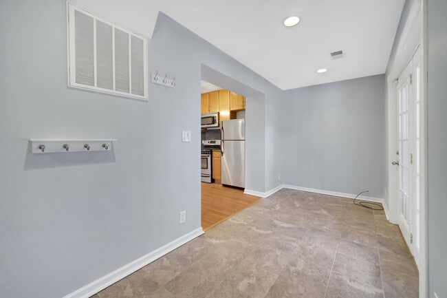 Building Photo - 2257 W Fullerton Ave