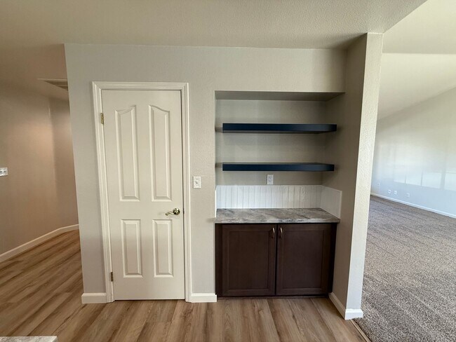 Building Photo - Nicely updated 4-bedroom in Oakdale!