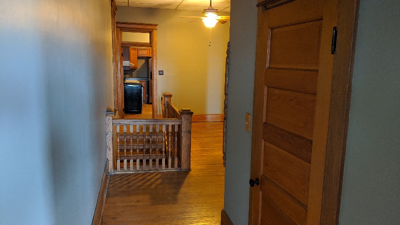 Building Photo - 127 1/2-38-32 E Main St