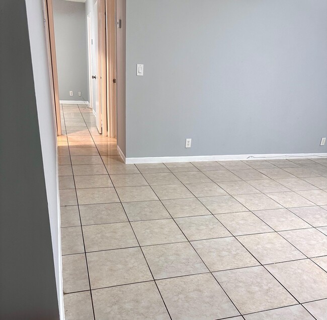 Building Photo - 9326 Sunrise Dr