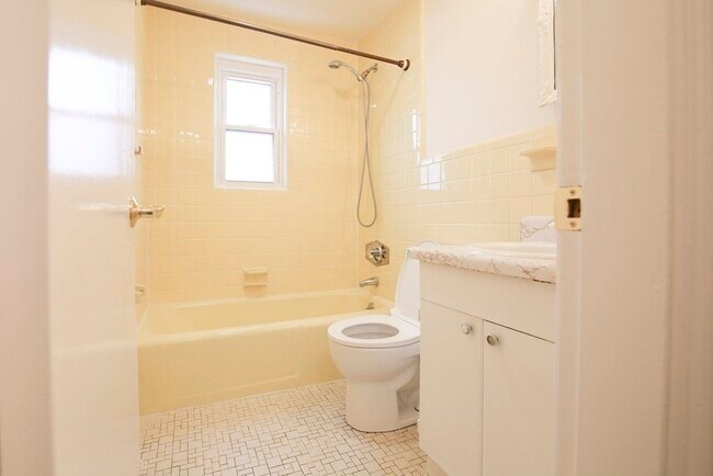 Building Photo - 118 Pleasant St