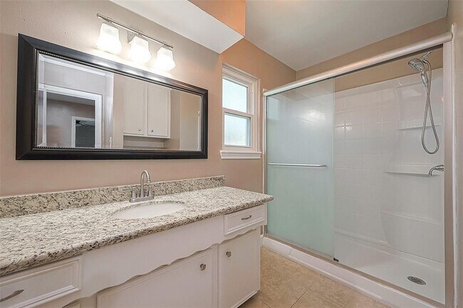 Building Photo - 6534 Bayonne Dr
