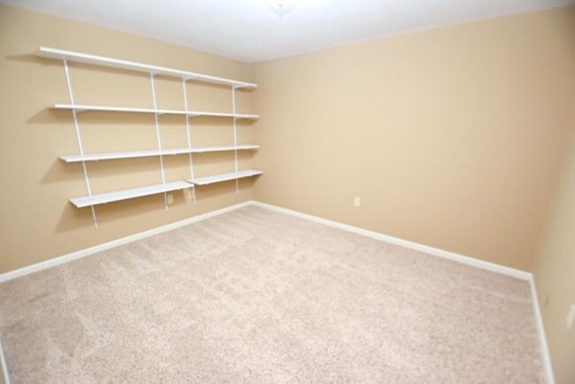 Building Photo - Penn Schools, executive home 4 bedroom 2.5...