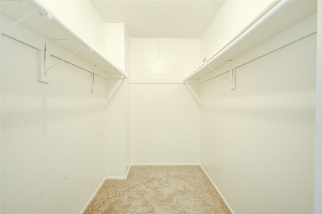 Building Photo - 2114 Greenbriar Colony Dr
