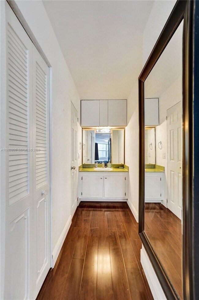 Building Photo - 2201 S Ocean Dr