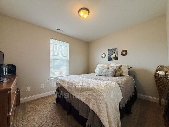 Building Photo - 3935 Standardbred Dr