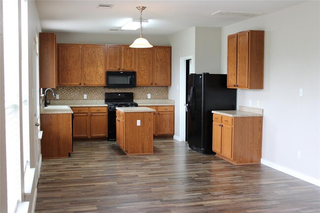Building Photo - 18354 Basket Flower Bend