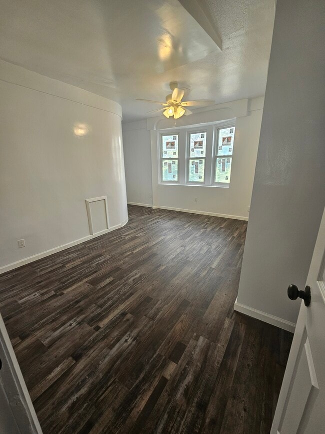 Building Photo - 3144 Bohem St