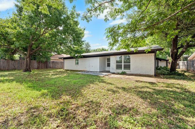 Building Photo - 840 Edgehill Dr