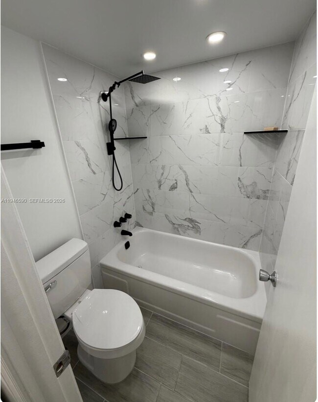 Building Photo - 9460 Poinciana Pl