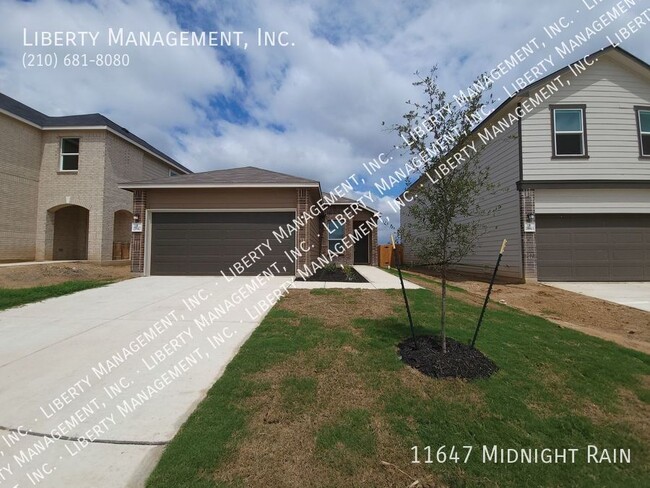 Building Photo - 1-story home with an open floorplan in the...