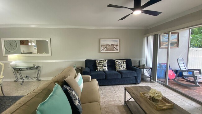 Building Photo - Charming 2/2 Seasonal Rental in Sarasota – Minutes from the Beach! Private Courtyard Included!!