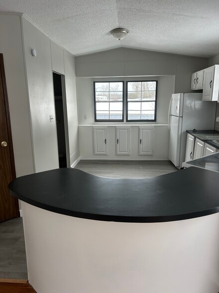 Kitchen - 515 Vanzant Rd