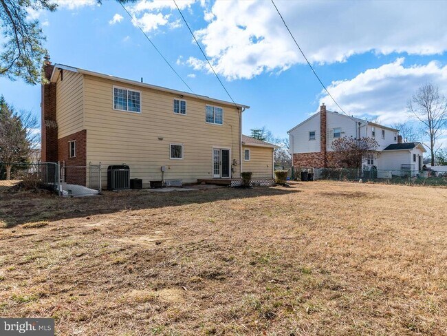 Building Photo - 402 S Cherry Grove Ave