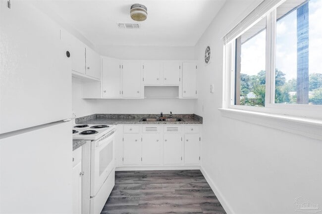 Building Photo - 22 Laurie Dr NE