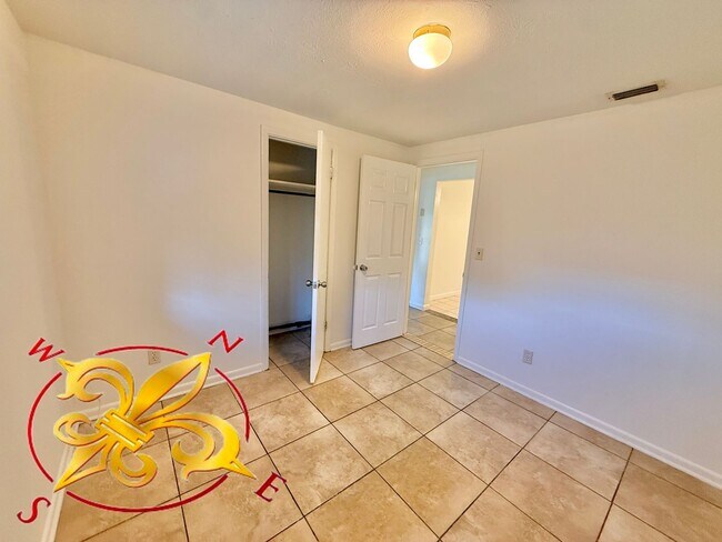 Building Photo - Spacious 4-Bedroom Home with Dual Living A...