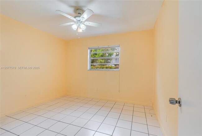 Building Photo - 5926 SW 27th St