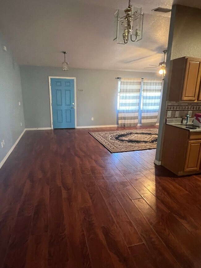 Building Photo - 3/2/2 with lanai in PC