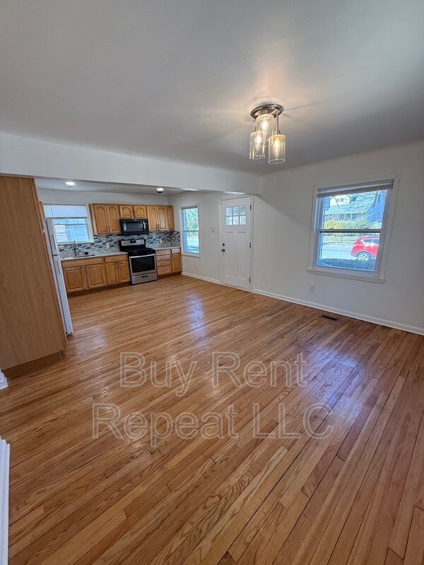 Building Photo - 630 Jewell St