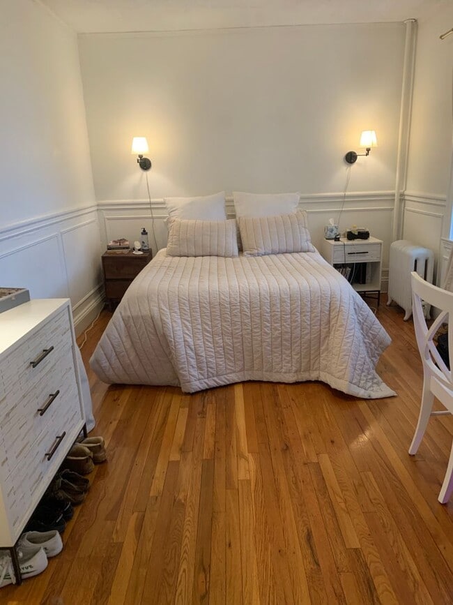 Building Photo - 260 Kelton St