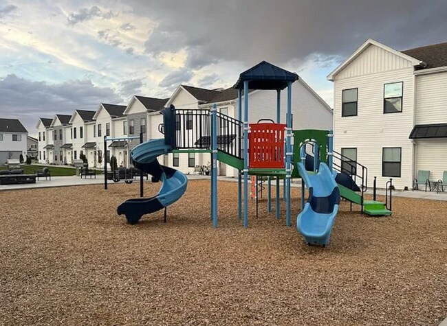 Building Photo - 2988 Huntshire Ave